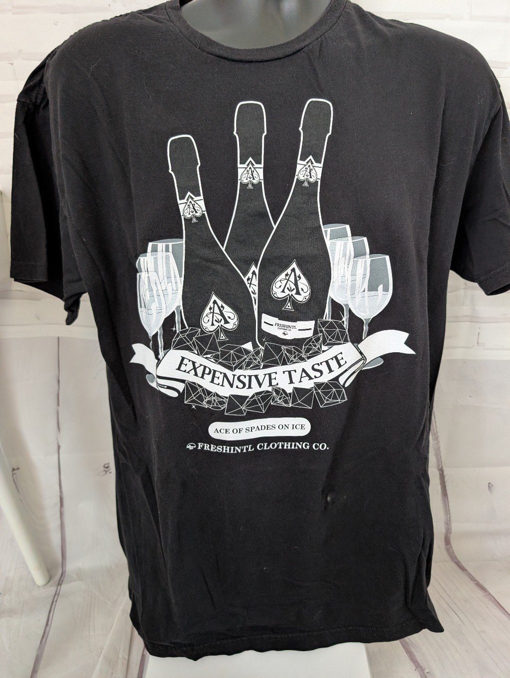 Freshintl Men's Black 'Expensive Taste' Graphic Tee